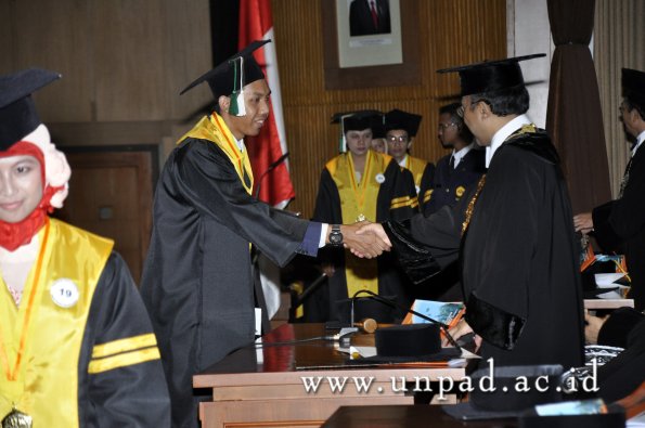 dok-humas-unpad_ilalang-foto_wisuda-gel-1-2010-2011_s2-pasca_061