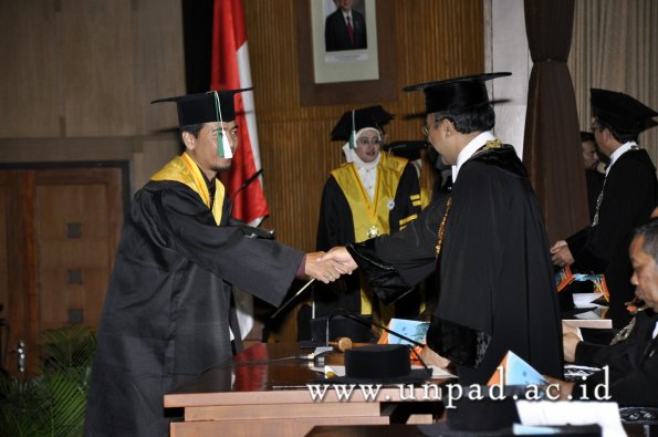 dok-humas-unpad_ilalang-foto_wisuda-gel-1-2010-2011_s2-pasca_080