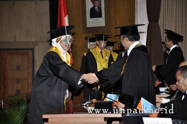 dok-humas-unpad_ilalang-foto_wisuda-gel-1-2010-2011_s2-pasca_081