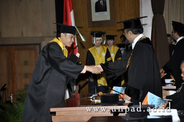 dok-humas-unpad_ilalang-foto_wisuda-gel-1-2010-2011_s2-pasca_082