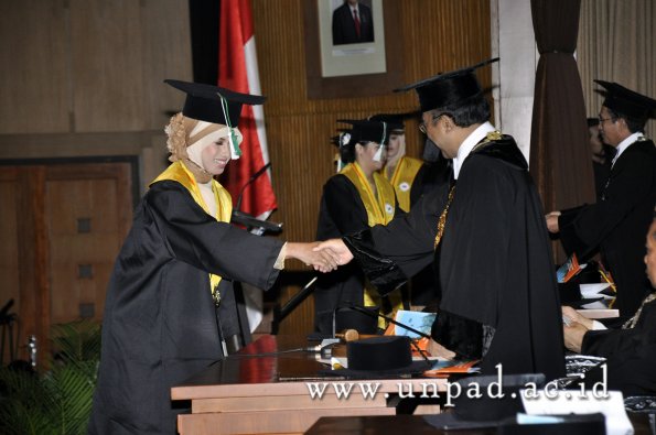 dok-humas-unpad_ilalang-foto_wisuda-gel-1-2010-2011_s2-pasca_083