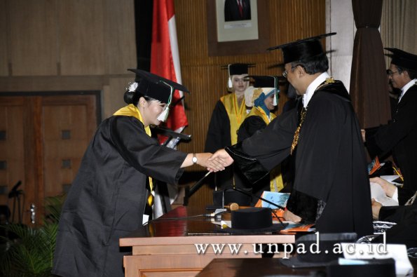 dok-humas-unpad_ilalang-foto_wisuda-gel-1-2010-2011_s2-pasca_084