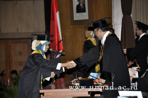 dok-humas-unpad_ilalang-foto_wisuda-gel-1-2010-2011_s2-pasca_085