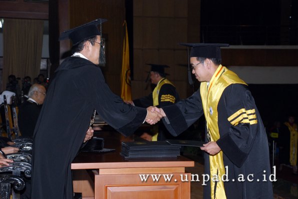 dok-humas-unpad_ilalang-foto_wisuda-gel-1-2010-2011_s2-pasca_028