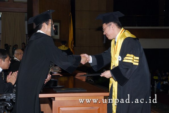 dok-humas-unpad_ilalang-foto_wisuda-gel-1-2010-2011_s2-pasca_040