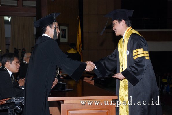 dok-humas-unpad_ilalang-foto_wisuda-gel-1-2010-2011_s2-pasca_042