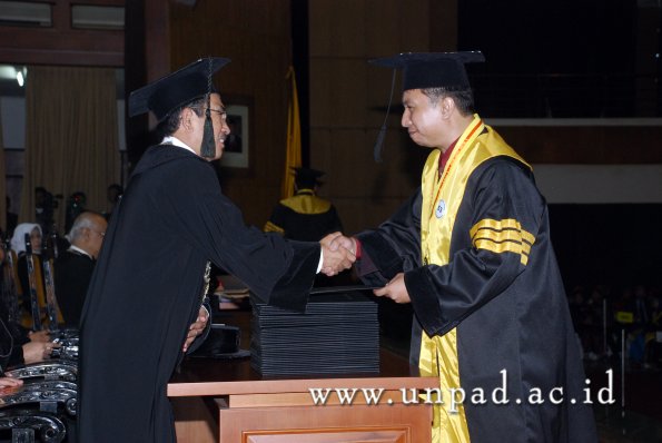 dok-humas-unpad_ilalang-foto_wisuda-gel-1-2010-2011_s2-pasca_048