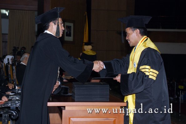 dok-humas-unpad_ilalang-foto_wisuda-gel-1-2010-2011_s2-pasca_056