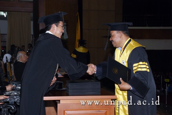 dok-humas-unpad_ilalang-foto_wisuda-gel-1-2010-2011_s2-pasca_061