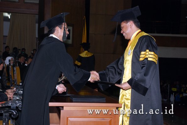 dok-humas-unpad_ilalang-foto_wisuda-gel-1-2010-2011_s2-pasca_076