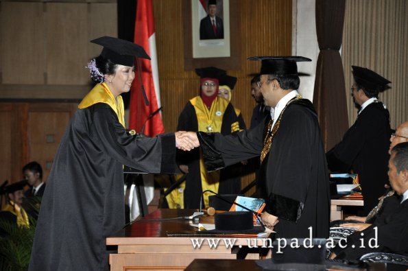 dok-humas-unpad_ilalang-foto_wisuda-gel-1-2010-2011_s3-pasca_102