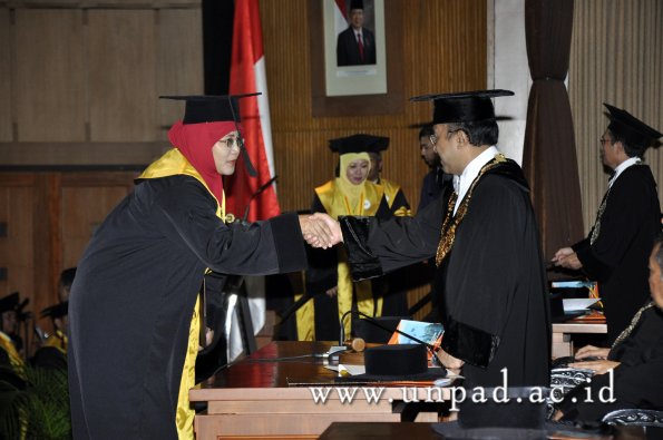 dok-humas-unpad_ilalang-foto_wisuda-gel-1-2010-2011_s3-pasca_103