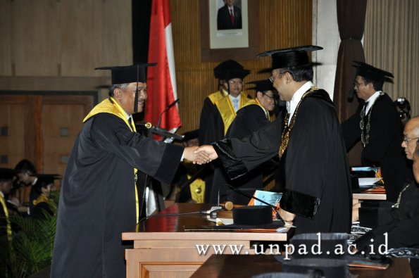 dok-humas-unpad_ilalang-foto_wisuda-gel-1-2010-2011_s3-pasca_105