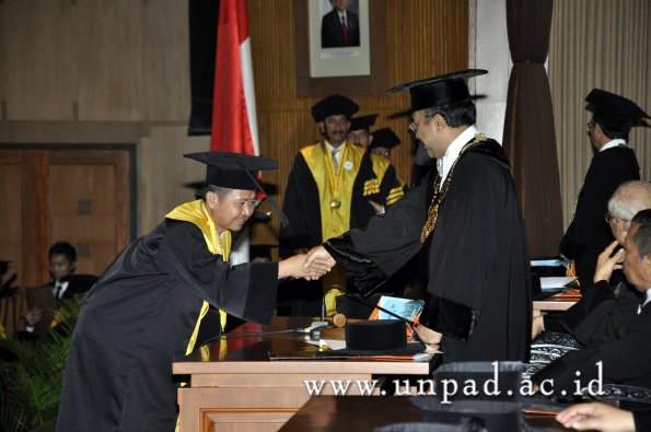 dok-humas-unpad_ilalang-foto_wisuda-gel-1-2010-2011_s3-pasca_108