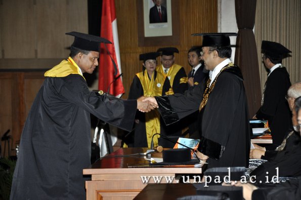 dok-humas-unpad_ilalang-foto_wisuda-gel-1-2010-2011_s3-pasca_114