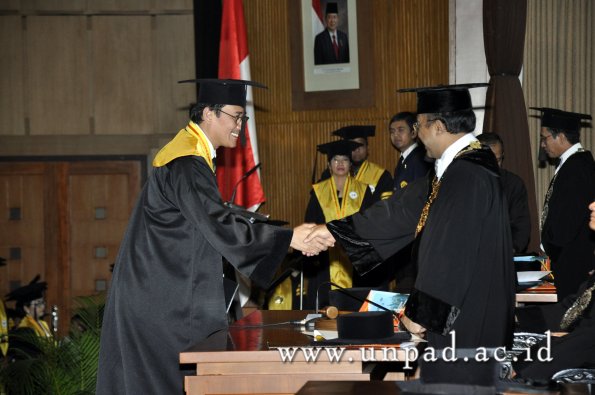 dok-humas-unpad_ilalang-foto_wisuda-gel-1-2010-2011_s3-pasca_120