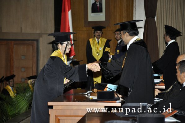 dok-humas-unpad_ilalang-foto_wisuda-gel-1-2010-2011_s3-pasca_127