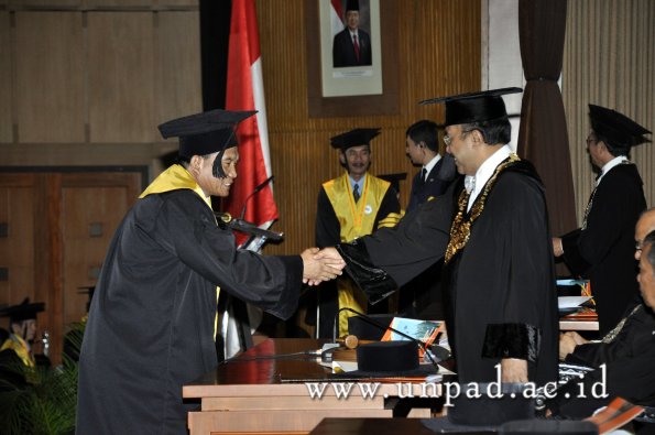 dok-humas-unpad_ilalang-foto_wisuda-gel-1-2010-2011_s3-pasca_130