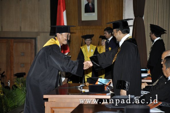 dok-humas-unpad_ilalang-foto_wisuda-gel-1-2010-2011_s3-pasca_131