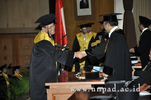 dok-humas-unpad_ilalang-foto_wisuda-gel-1-2010-2011_s3-pasca_140