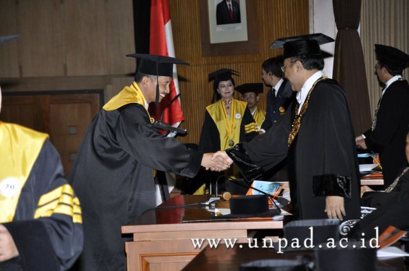 dok-humas-unpad_ilalang-foto_wisuda-gel-1-2010-2011_s3-pasca_144