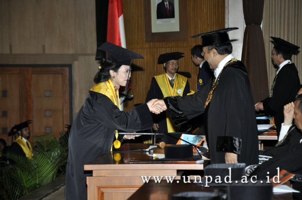 dok-humas-unpad_ilalang-foto_wisuda-gel-1-2010-2011_s3-pasca_145