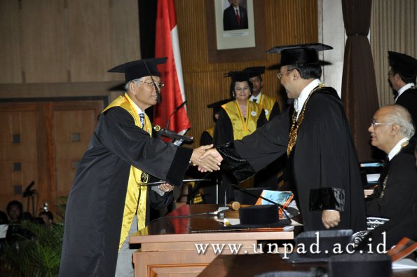 dok-humas-unpad_ilalang-foto_wisuda-gel-1-2010-2011_s3-pasca_150