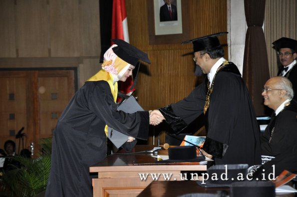 dok-humas-unpad_ilalang-foto_wisuda-gel-1-2010-2011_s3-pasca_156