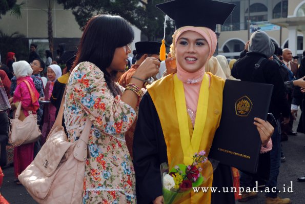 dok-humas-unpad.ialalang-foto-wisuda-gel-1-2010-2011-sesi-2-_132