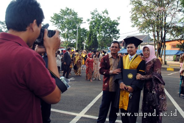 dok-humas-unpad.ialalang-foto-wisuda-gel-1-2010-2011-sesi-2-_134