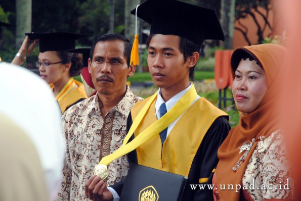 dok-humas-unpad.ialalang-foto-wisuda-gel-1-2010-2011-sesi-2-_146