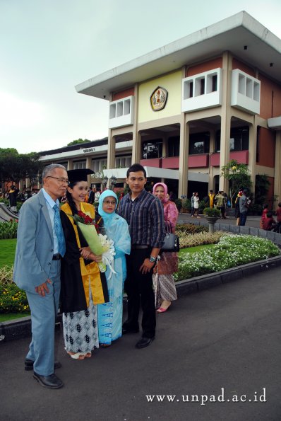 dok-humas-unpad.ialalang-foto-wisuda-gel-1-2010-2011-sesi-2-_149