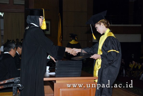 dok-humas-unpad_ilalang-foto_wisuda-gel-1-2010-2011_d3-ekonomi_153