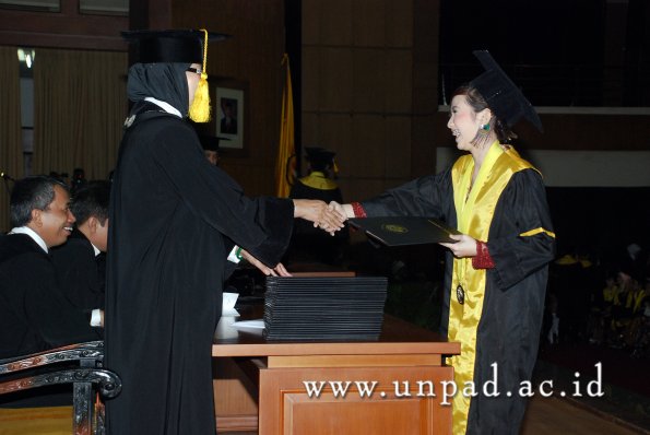 dok-humas-unpad_ilalang-foto_wisuda-gel-1-2010-2011_d3-ekonomi_157