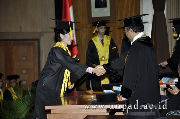 dok-humas-unpad_ilalang-foto_wisuda-gel-1-2010-2011_d3-ekonomi_241