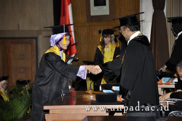 dok-humas-unpad_ilalang-foto_wisuda-gel-1-2010-2011_d3-ekonomi_256