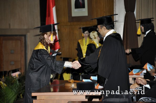 dok-humas-unpad_ilalang-foto_wisuda-gel-1-2010-2011_d3-ekonomi_257