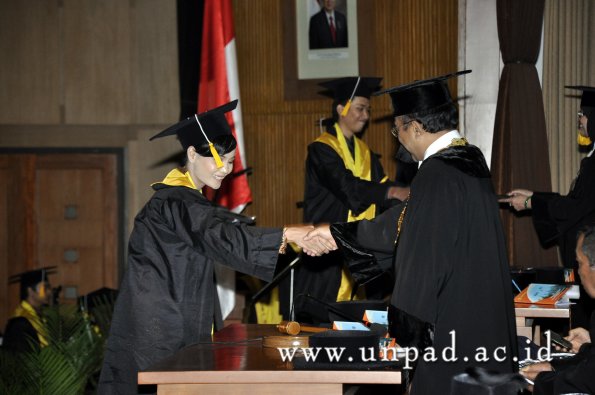 dok-humas-unpad_ilalang-foto_wisuda-gel-1-2010-2011_d3-ekonomi_260