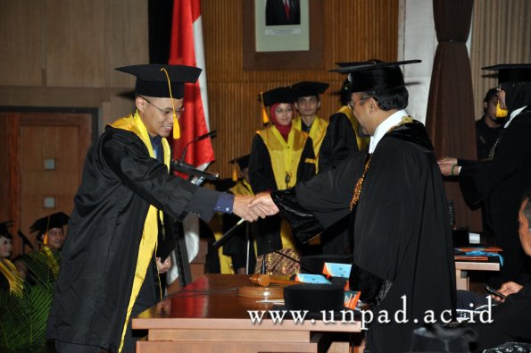 dok-humas-unpad_ilalang-foto_wisuda-gel-1-2010-2011_s1-ekonomi_230