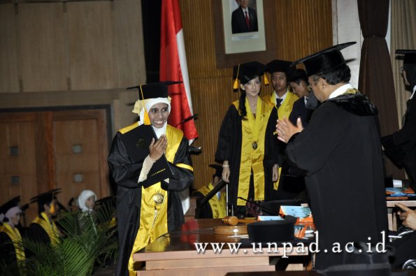 dok-humas-unpad_ilalang-foto_wisuda-gel-1-2010-2011_s1-ekonomi_263