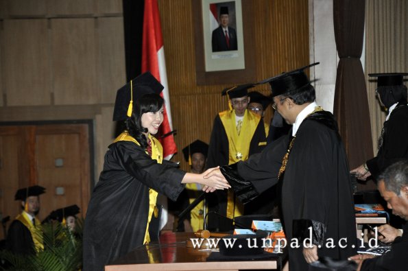 dok-humas-unpad_ilalang-foto_wisuda-gel-1-2010-2011_s1-ekonomi_351