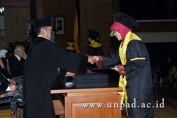 dok-humas-unpad_ilalang-foto_wisuda-gel-1-2010-2011_d3-fk_024