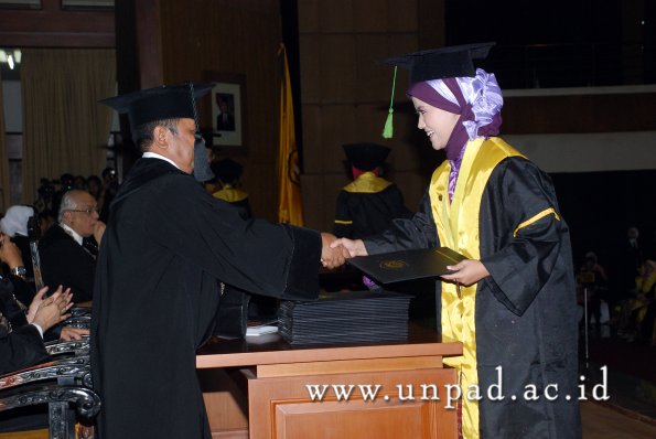 dok-humas-unpad_ilalang-foto_wisuda-gel-1-2010-2011_d3-fk_025