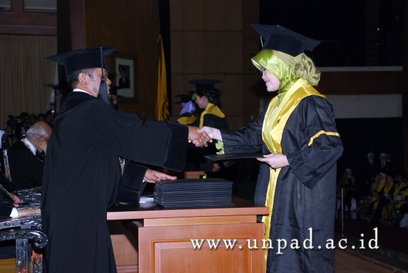 dok-humas-unpad_ilalang-foto_wisuda-gel-1-2010-2011_d3-fk_027