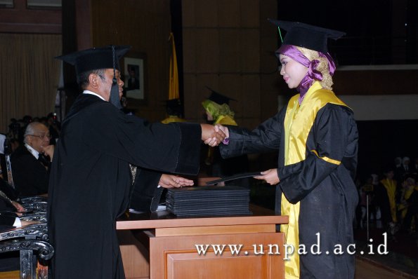 dok-humas-unpad_ilalang-foto_wisuda-gel-1-2010-2011_d3-fk_028