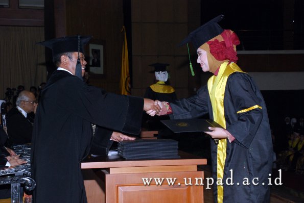 dok-humas-unpad_ilalang-foto_wisuda-gel-1-2010-2011_d3-fk_030