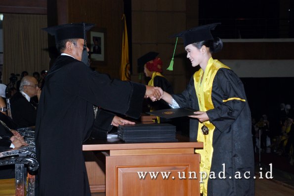 dok-humas-unpad_ilalang-foto_wisuda-gel-1-2010-2011_d3-fk_031