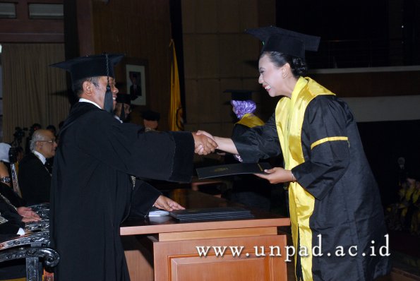 dok-humas-unpad_ilalang-foto_wisuda-gel-1-2010-2011_d3-fk_044