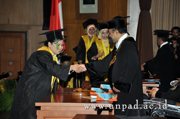 dok-humas-unpad_ilalang-foto_wisuda-gel-1-2010-2011_d3-fk_053