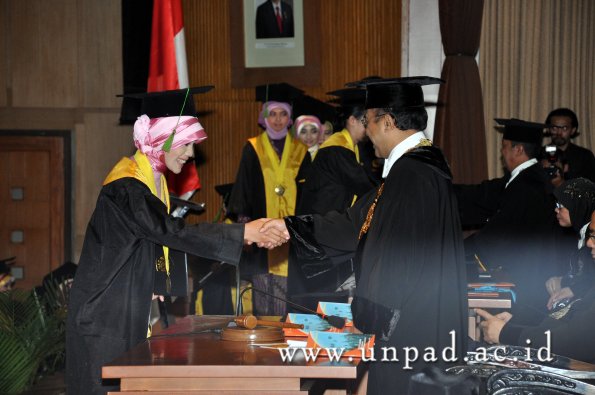 dok-humas-unpad_ilalang-foto_wisuda-gel-1-2010-2011_d3-fk_056